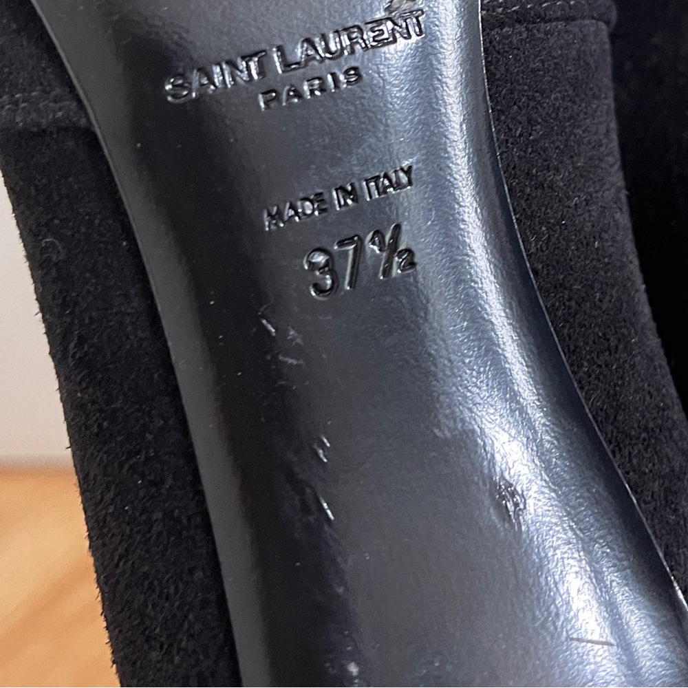 Saint Laurent Paris
Saint Laurent Black Suede Pointed Toe Ankle Booties Size 7.5 - Picture 5 of 8